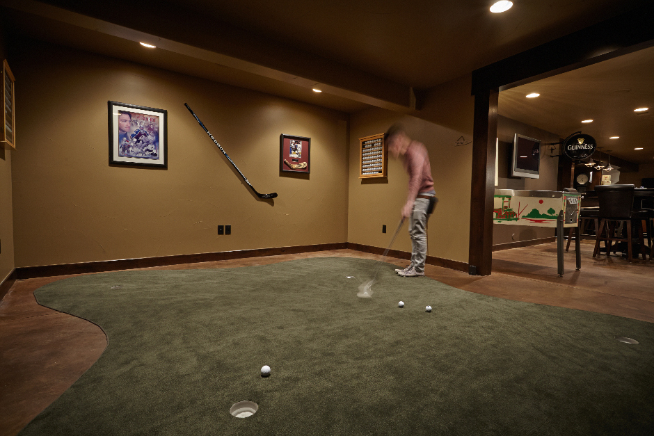 indoor-putting-course-basement-remodel