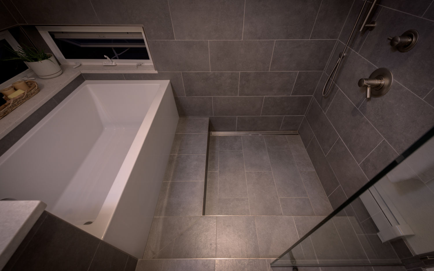 HighCraft-Builders-modern-master-recessed-shower-and-tub