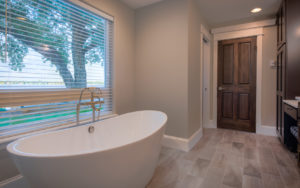 Luxury-soaking-tub-in-custom-master-suite