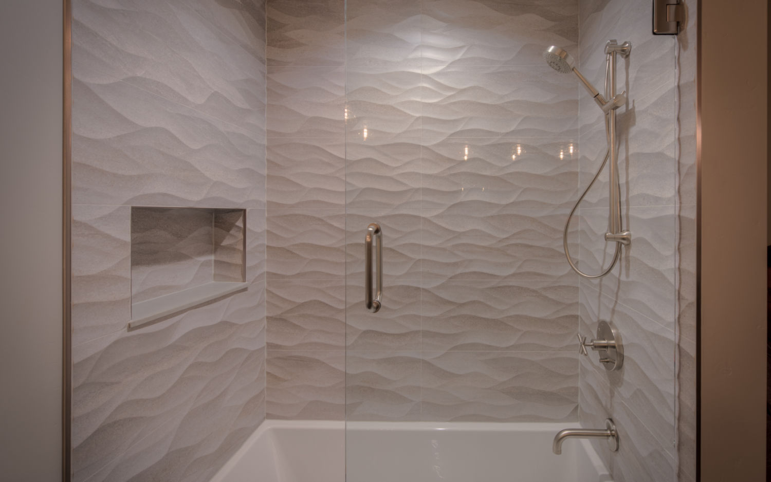 full-bath-remodel-wavy-tile-shower-niche