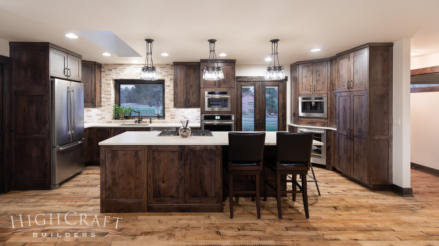 Modern-Rustic-Ranch-kitchen-knotty-alder