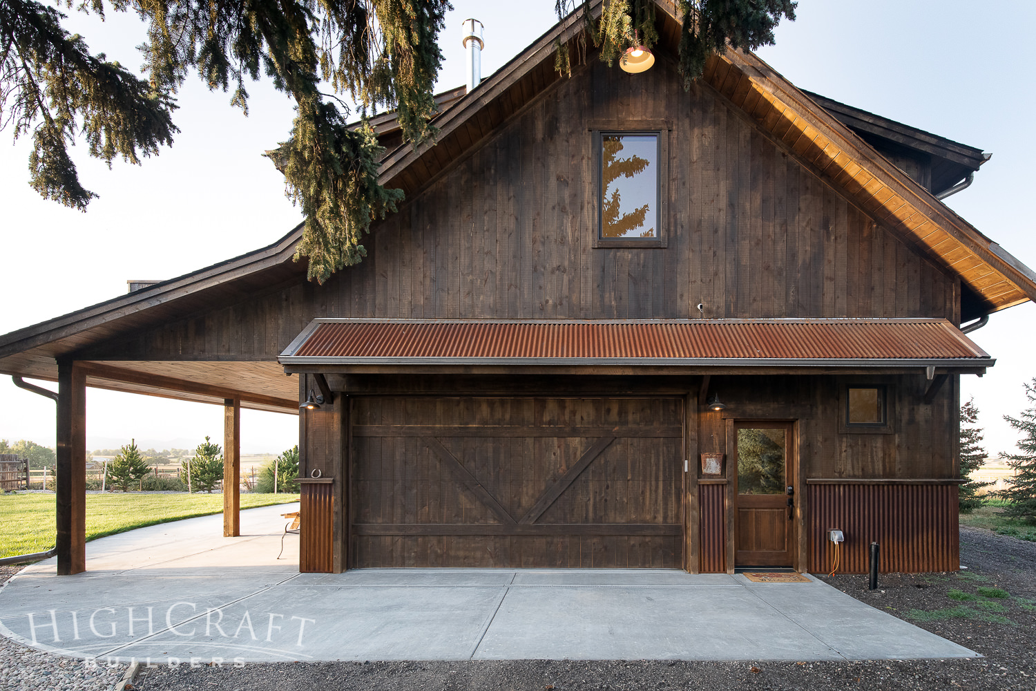 Rustic-Guest-Bunkhouse-front-entry