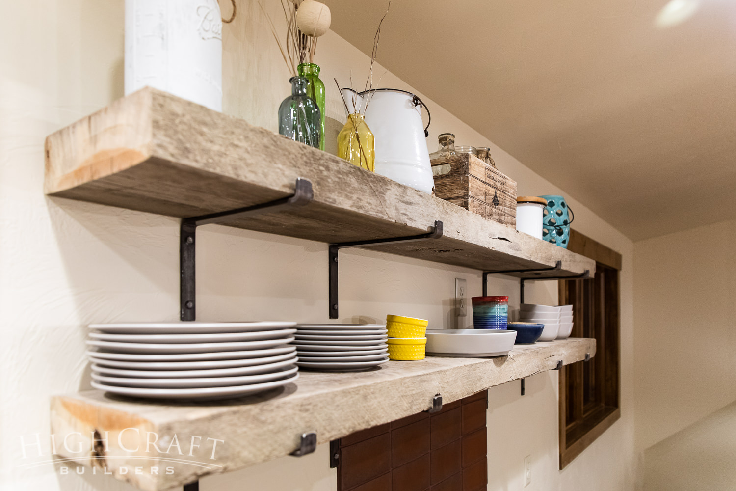 Rustic-Guest-Bunkhouse-kitchen-floating-shelves