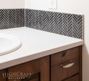custom_home_construction_main_bathroom_backsplash_tile
