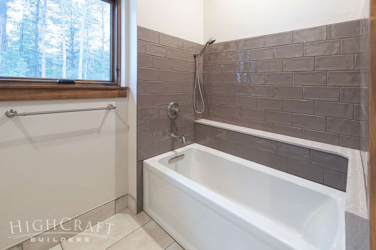 custom_home_construction_main_bathroom_bathtub_shower_tile_ledge