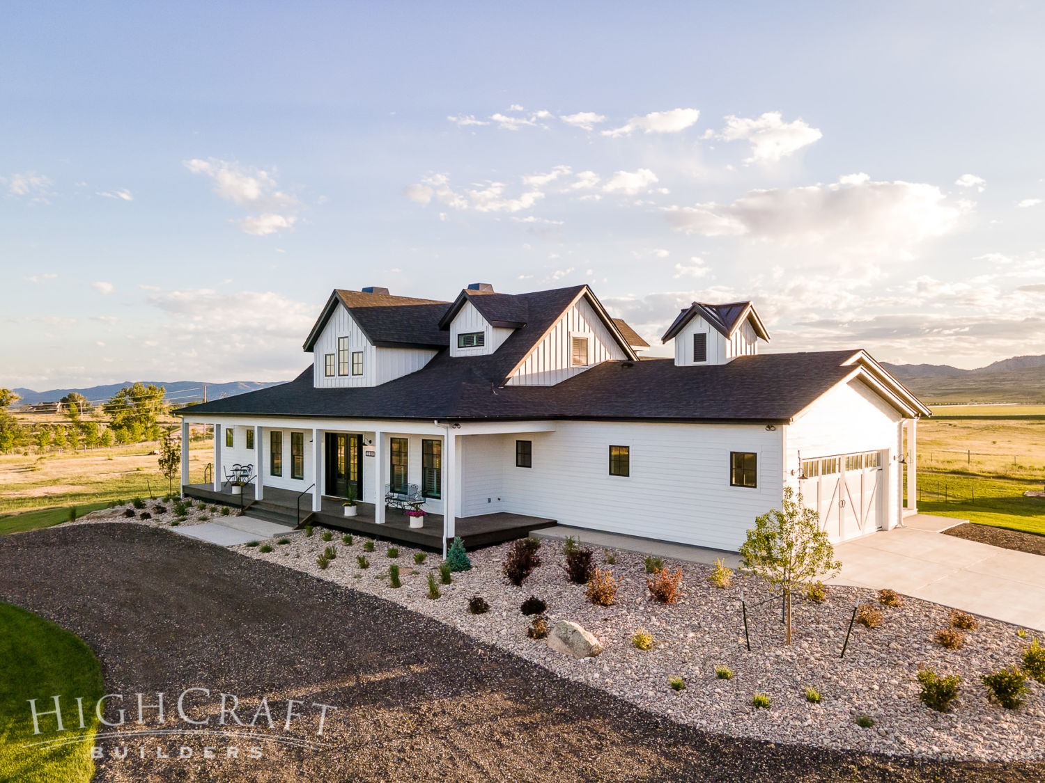 custom_home_builder_northern_co_white_farmhouse