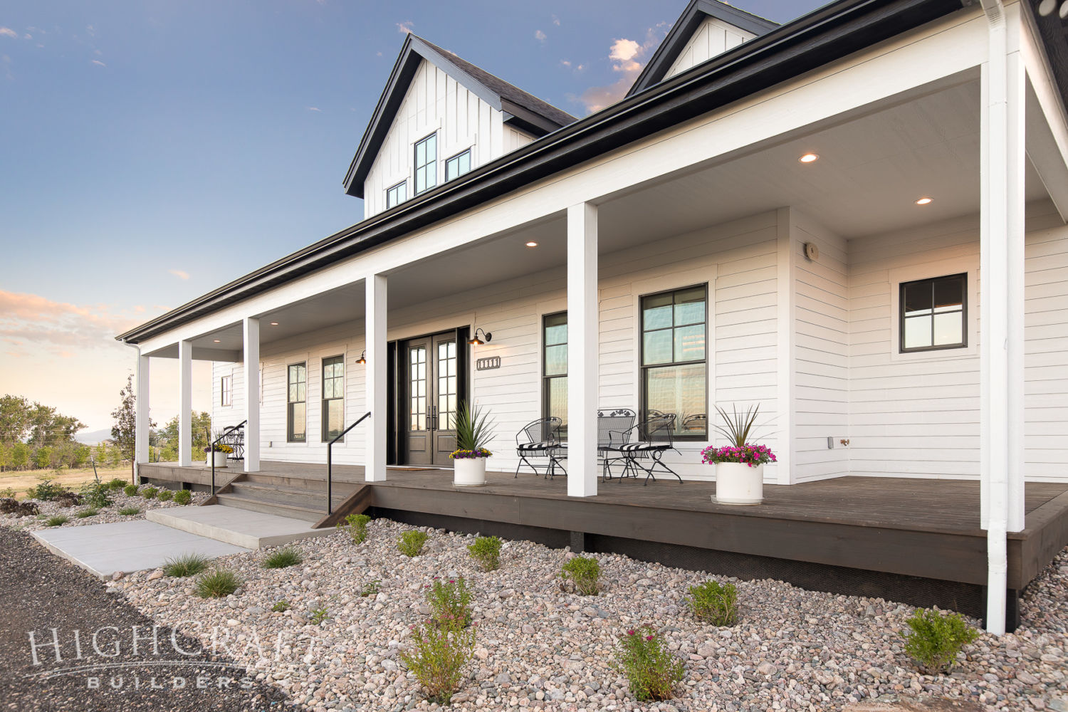 custom_home_builder_northern_co_white_farmhouse_front_porch