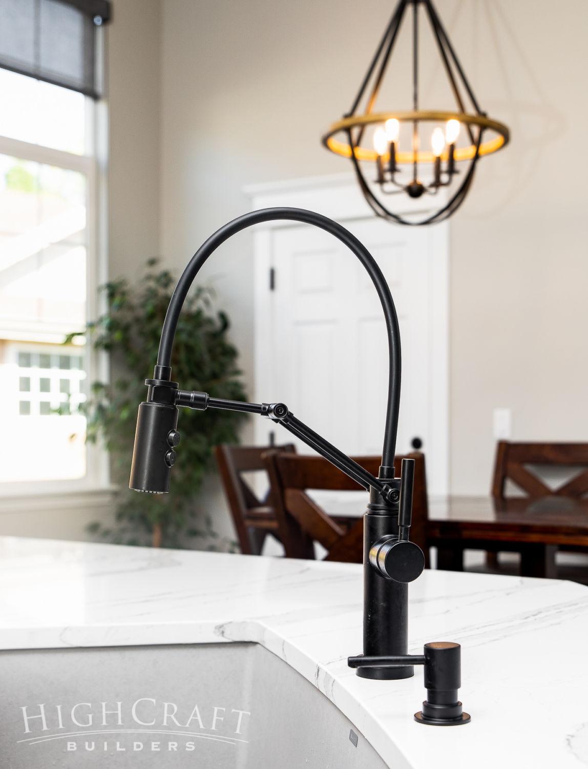 kitchen-and-remodeling-articulated-faucet-black