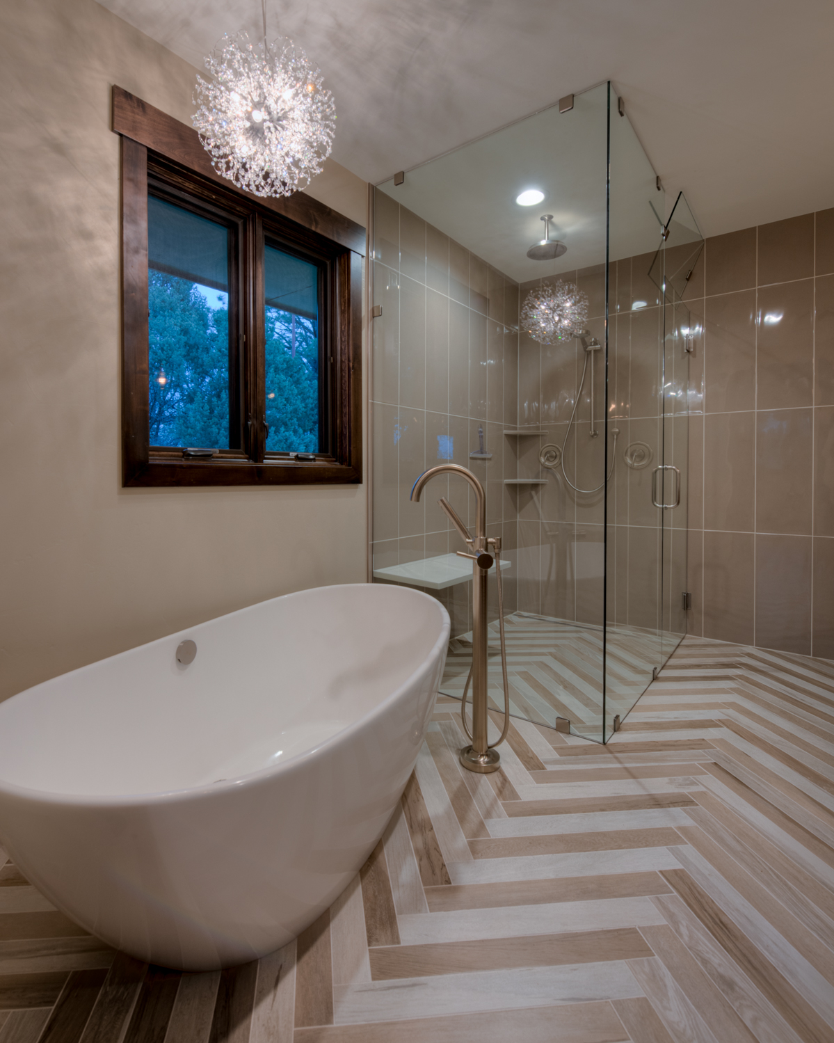 bathroom-remodel-curbless-shower-pendant-light-over-tub