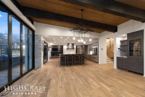 contemporary-custom-home-builder-dining-room-wet-bar