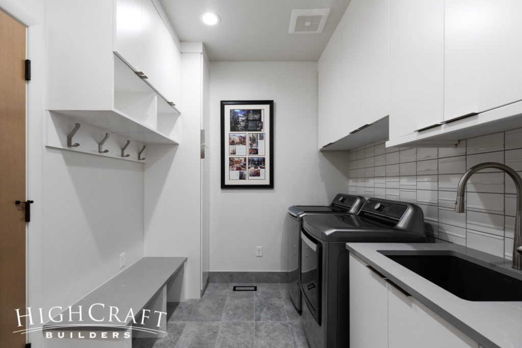 contemporary-custom-home-builder-laundry-room - HighCraft