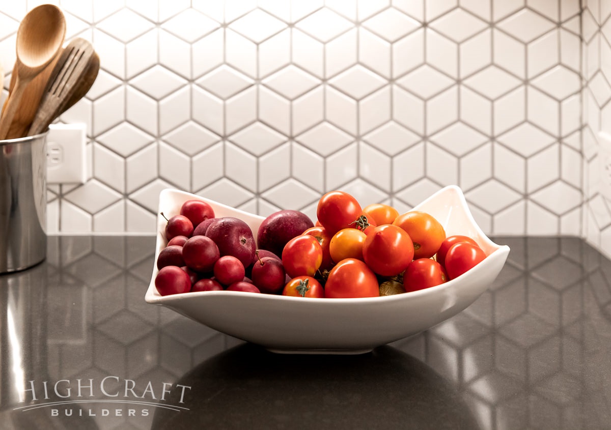 modern-kitchen-3d-illusion-white-hex-tile-backsplash-bowl-of-tomatoes