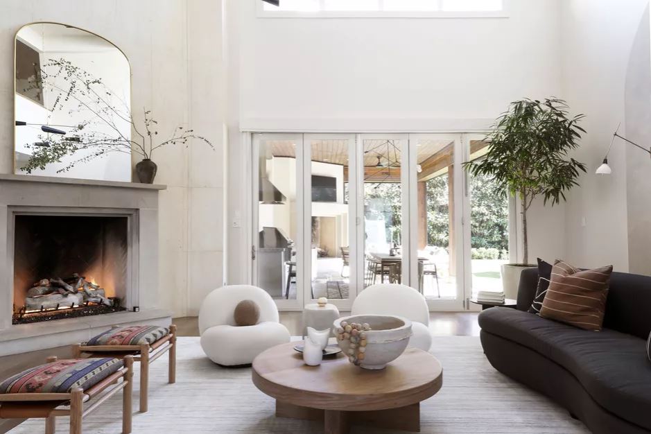 2022-interior-design-trends-rounded-furniture-curves-natural-light