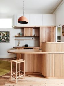 wood-tone-kitchen-curvy-shapes-2022-trends