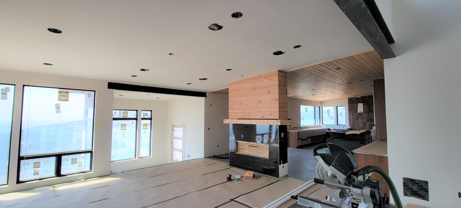 mountain-modern-custom-home-builder-fireplace-kitchen