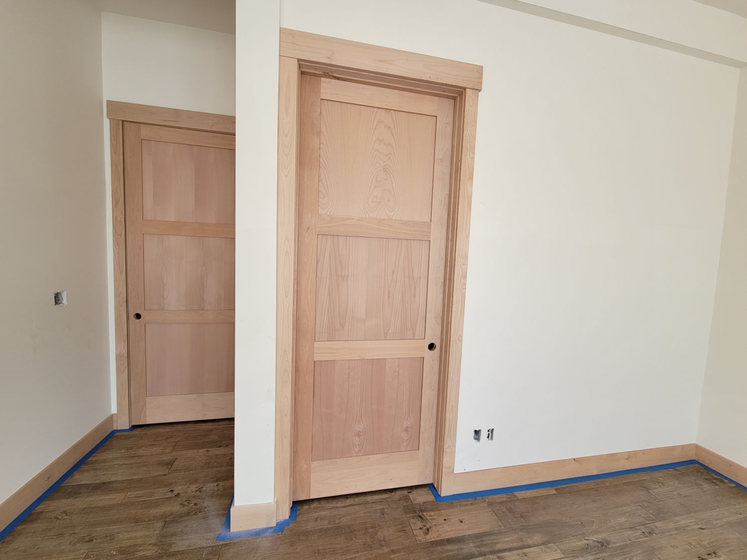 custom-home-builder-berthoud-door-trim-installation