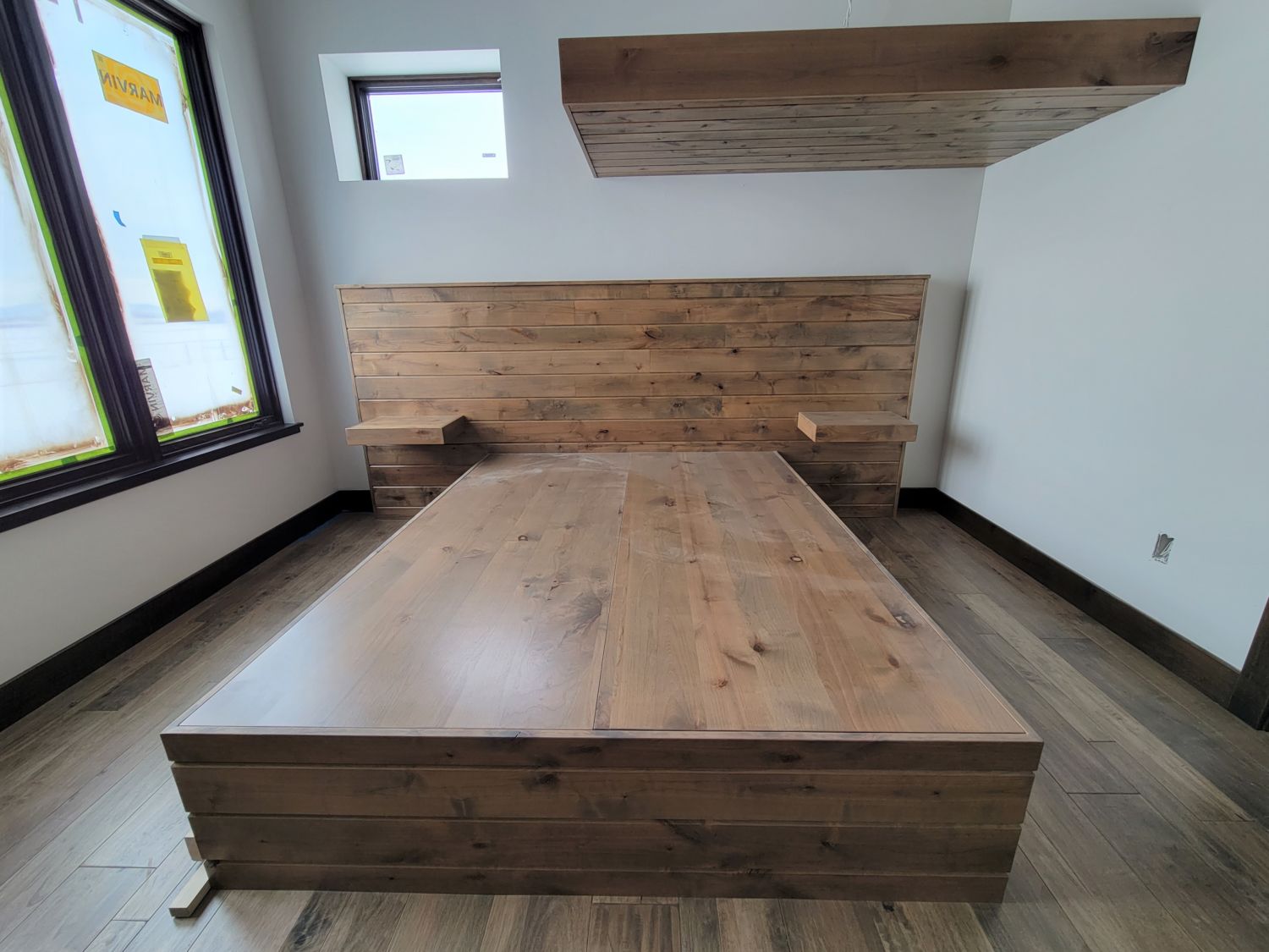 custom-home-builder-bunkroom-platform-bed
