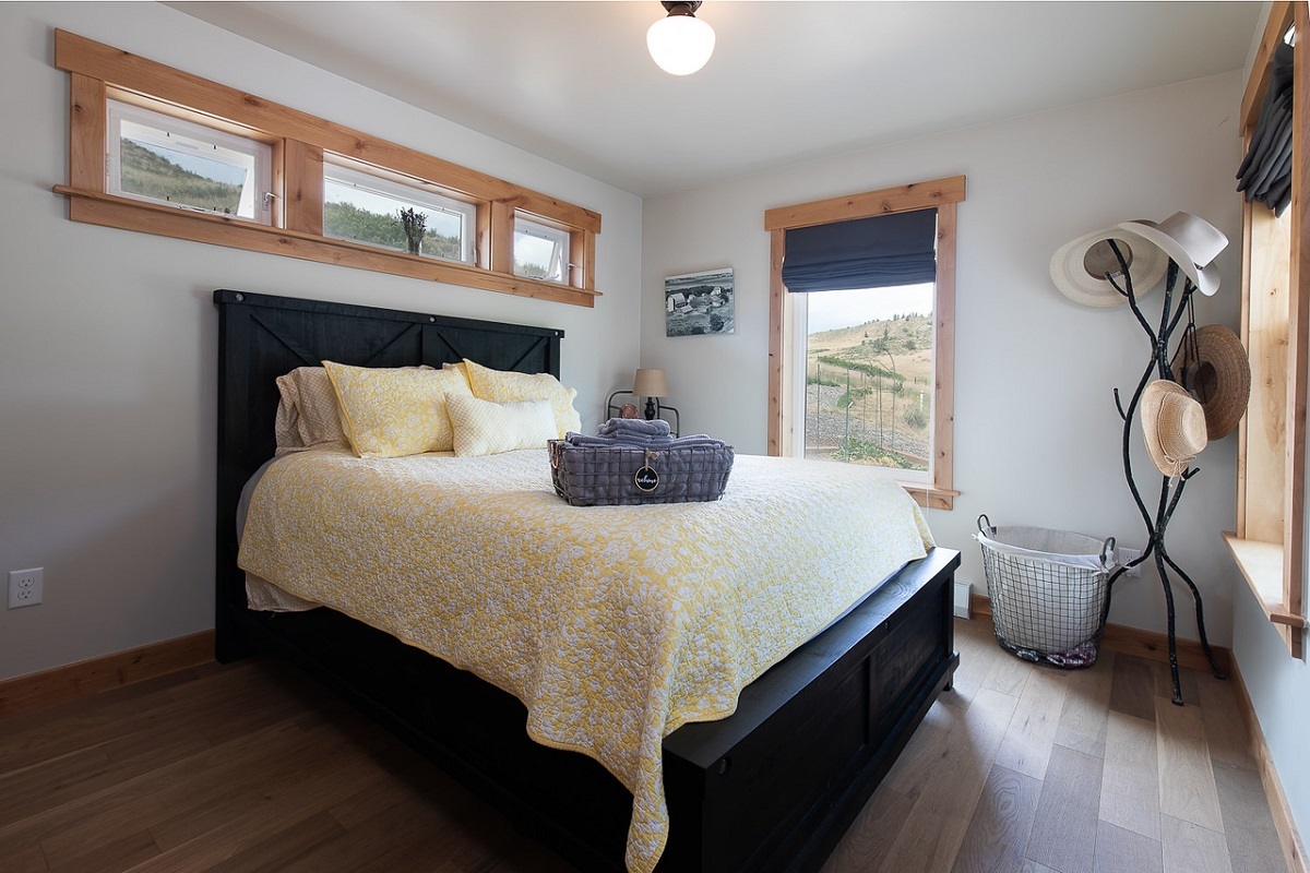 custom-guest-house-bedroom