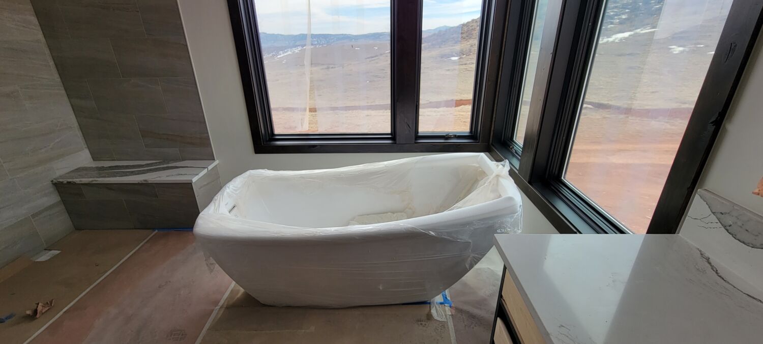 mountain-modern-custom-home-master-bathtub