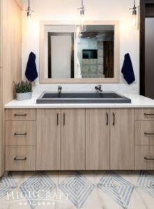 custom-home-guest-bath-vanity-sink