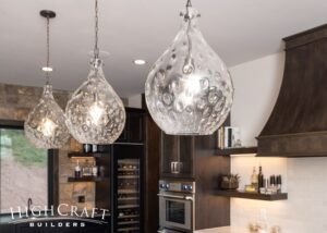 mountain-modern-custom-home-kitchen-pendants