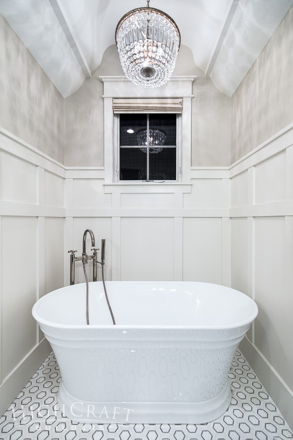 traditional-master-bathroom-soaking-tub