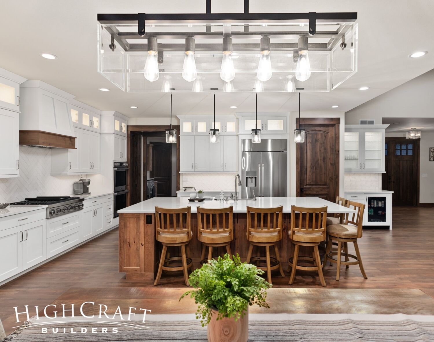 custom-home-builder-near-me-kitchen-dining-room-chandelier