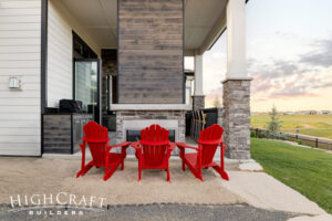 Modern-Outdoor-Living-Space-Seating-in-the-Sand
