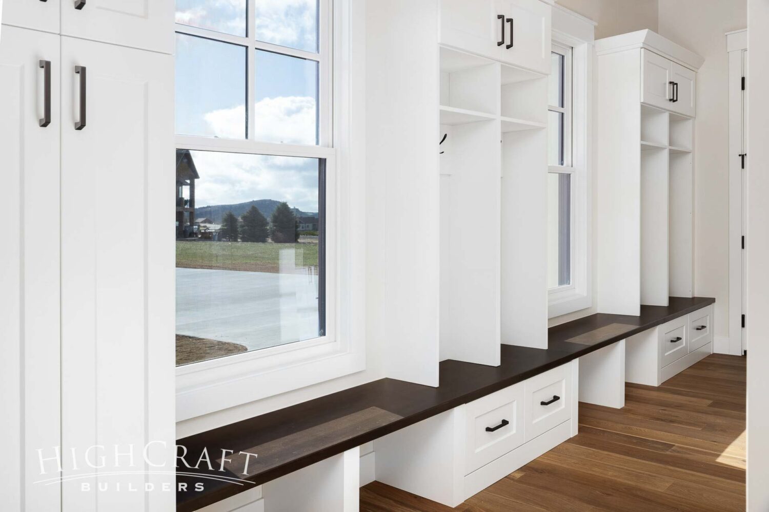 buckhorn-canyon-home-builder-mudroom-storage