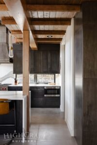 modern-mine-mountain-retreat-kitchen-timbers