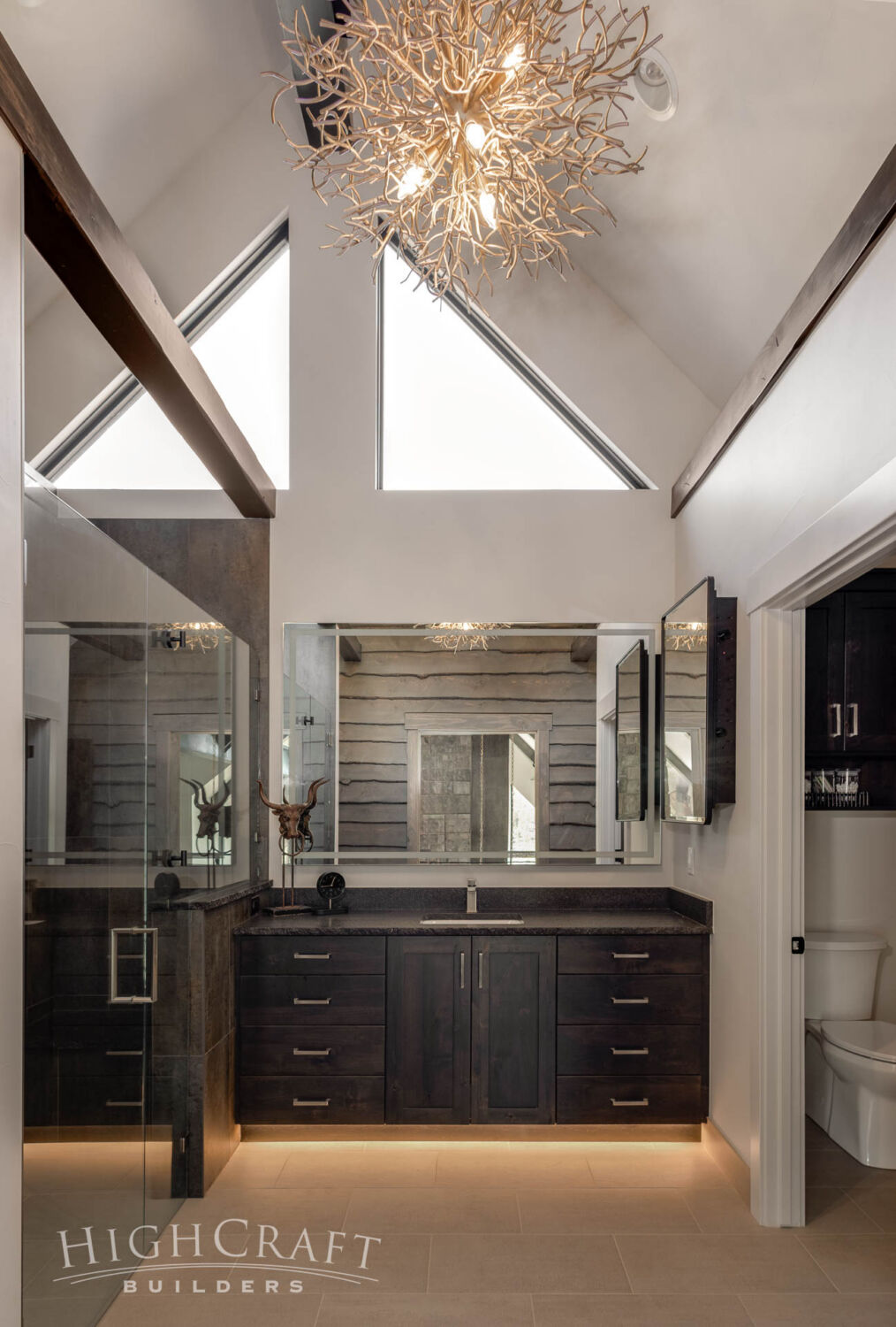 home-builder-near-me-red-feather-lakes-primary-bathroom-vaulted-ceiling-tumbleweed-light-fixture