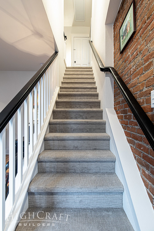 old-town-fort-collins-remodeling-carpeted-stairs